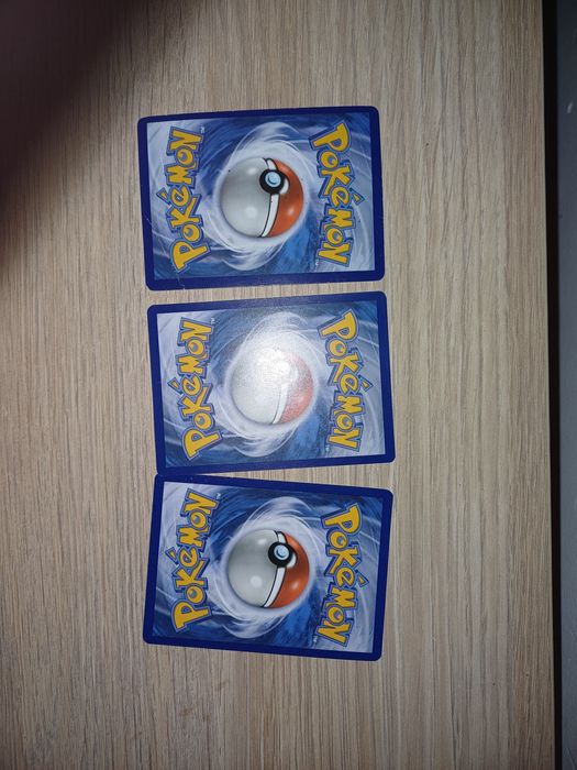 3 carduri pokemon