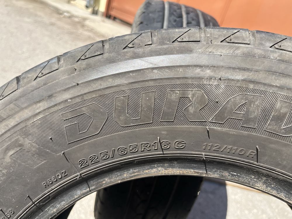 2 бр. гуми за бус 225/65/16C Bridgestone DOT 0322 7,5 mm