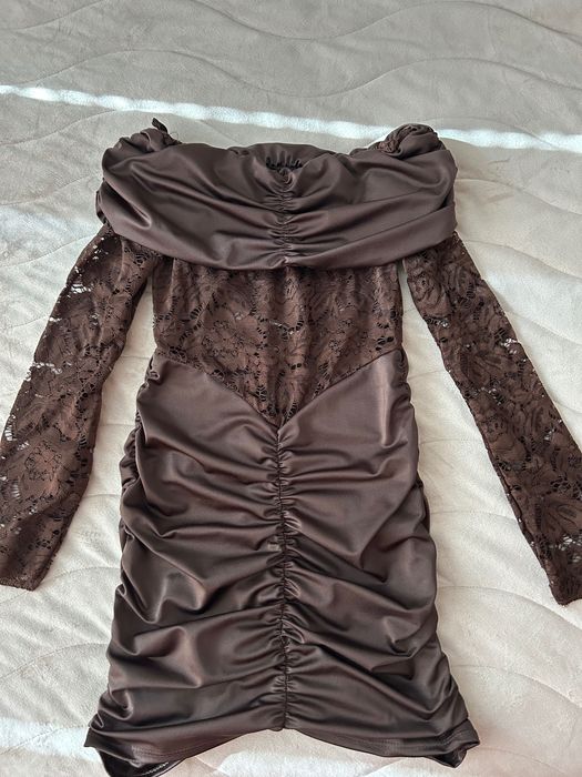 Къса рокля с дантела