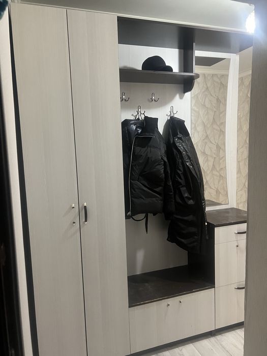 Срочно продам шкаф в прихожую