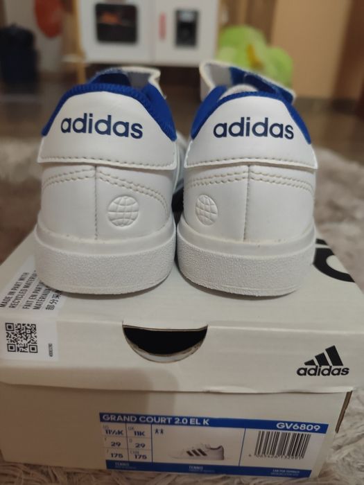 Детски маратонки Адидас номер 29.