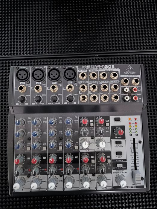 Mixer  Behringer Xenyx 1202
