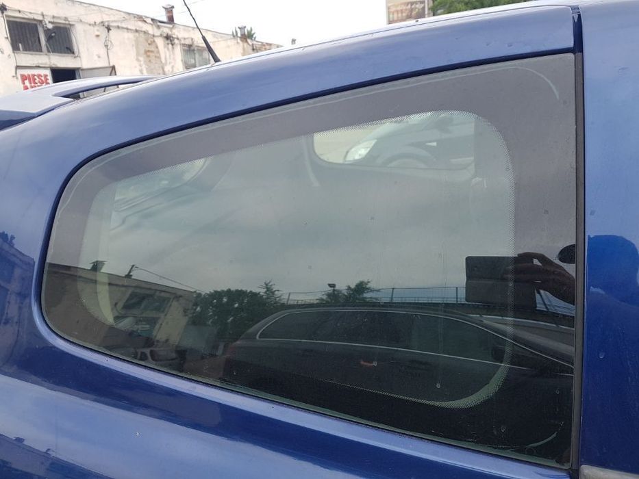 Geam / Sticla Aripa Dreapta Renault Clio 3 Coupe 2005 - 2012