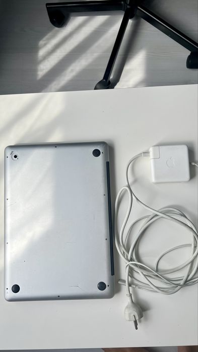 Macbook Pro 2010 13" Mac OS Monterey 8 GB Ram SSD 128 GB + Magsafe 85W