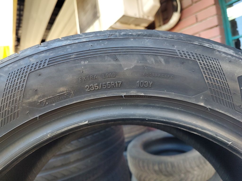 235/55/17 Goodyear летни