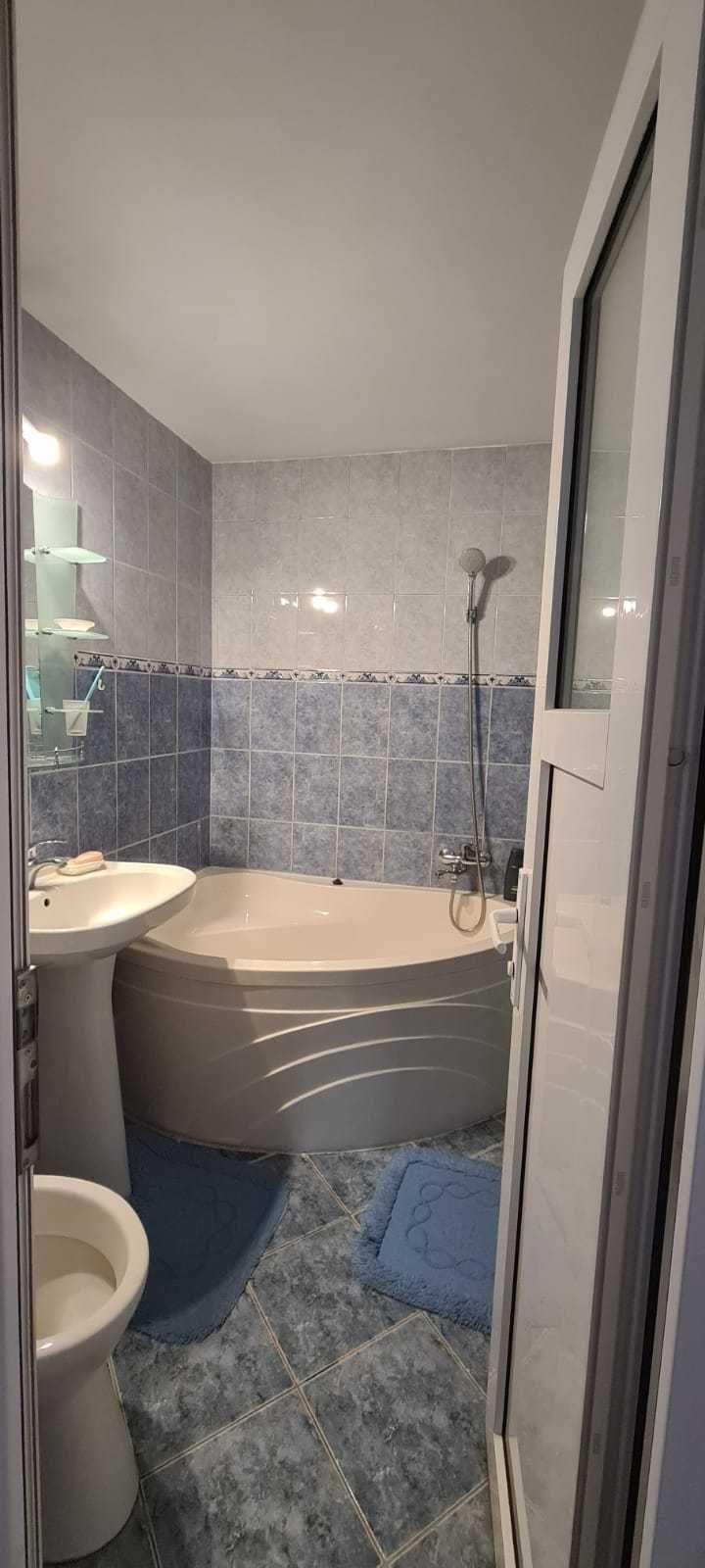 Proprietar inchiriez apartament 3 camere decomandat, Ghencea