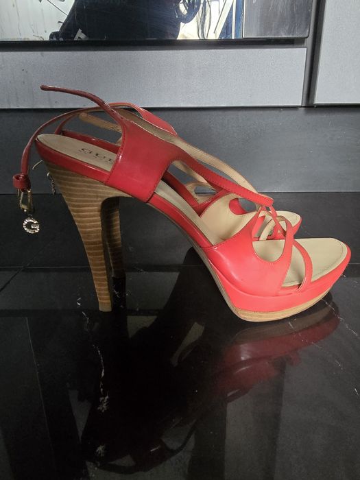 Обувки на ток Guess номер 40