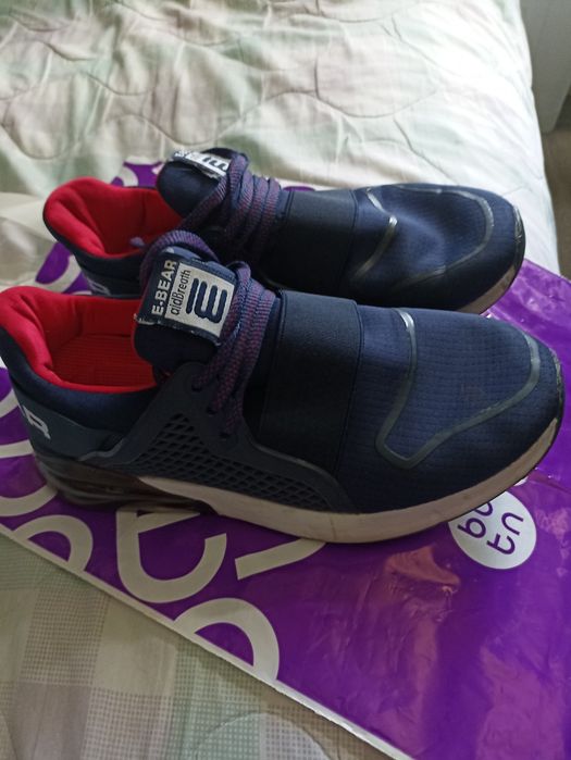 Продам кроссовки. 39 размер.