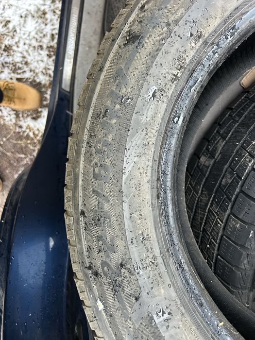 Шины бу.  2 шт. Недорого. Шипованные.