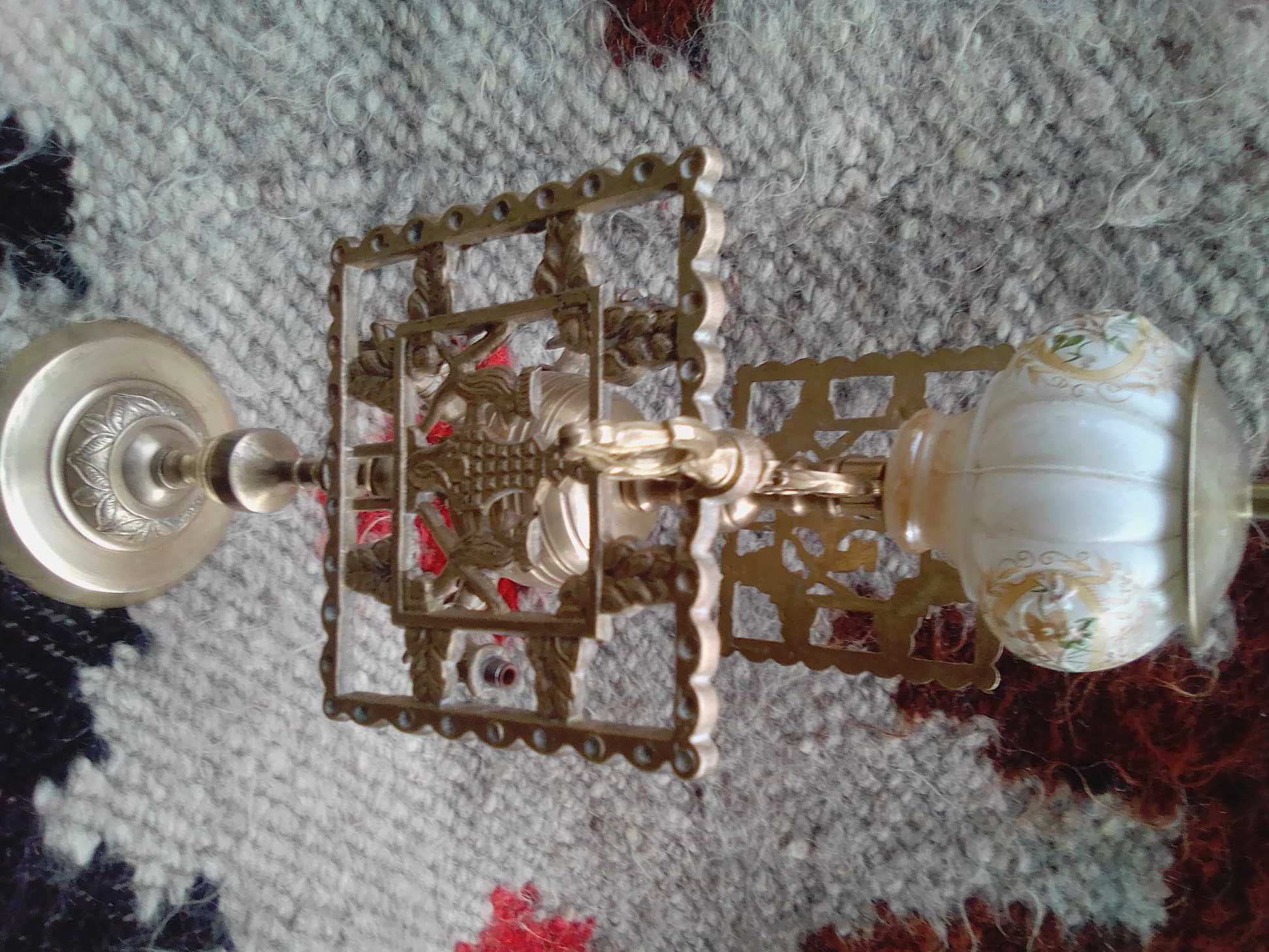 Lampa veche din bronz masiv sec. 19.Model deosebit.