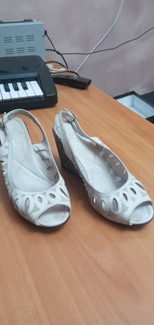 Продам женскую обувь