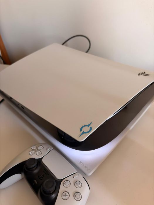 Vând Consola PlayStation 5 (PS5) 1TB, D-Chassis, White