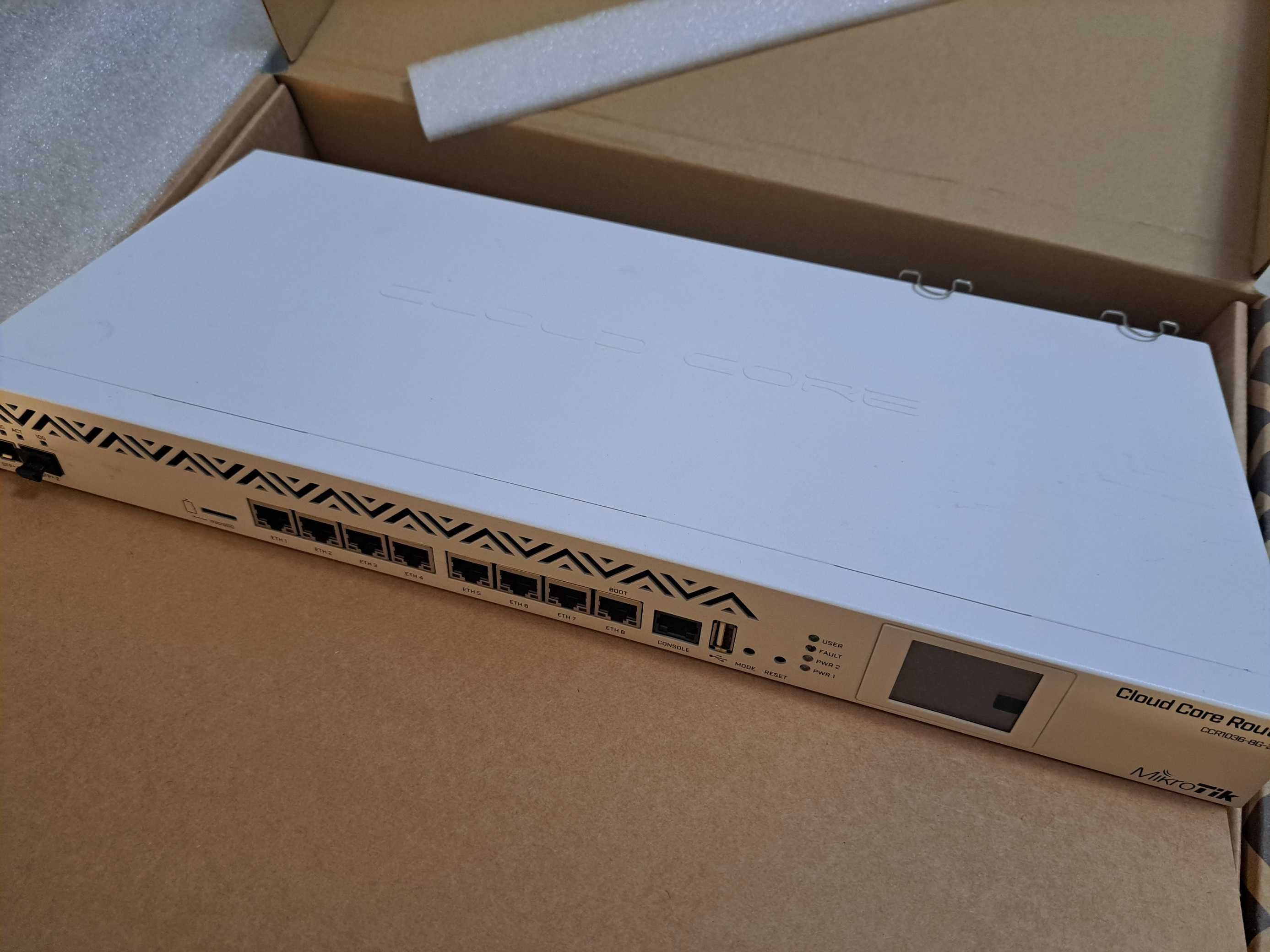 Продавам рутер Микротик - Mikrotik CCR1036-8G-2S+EM