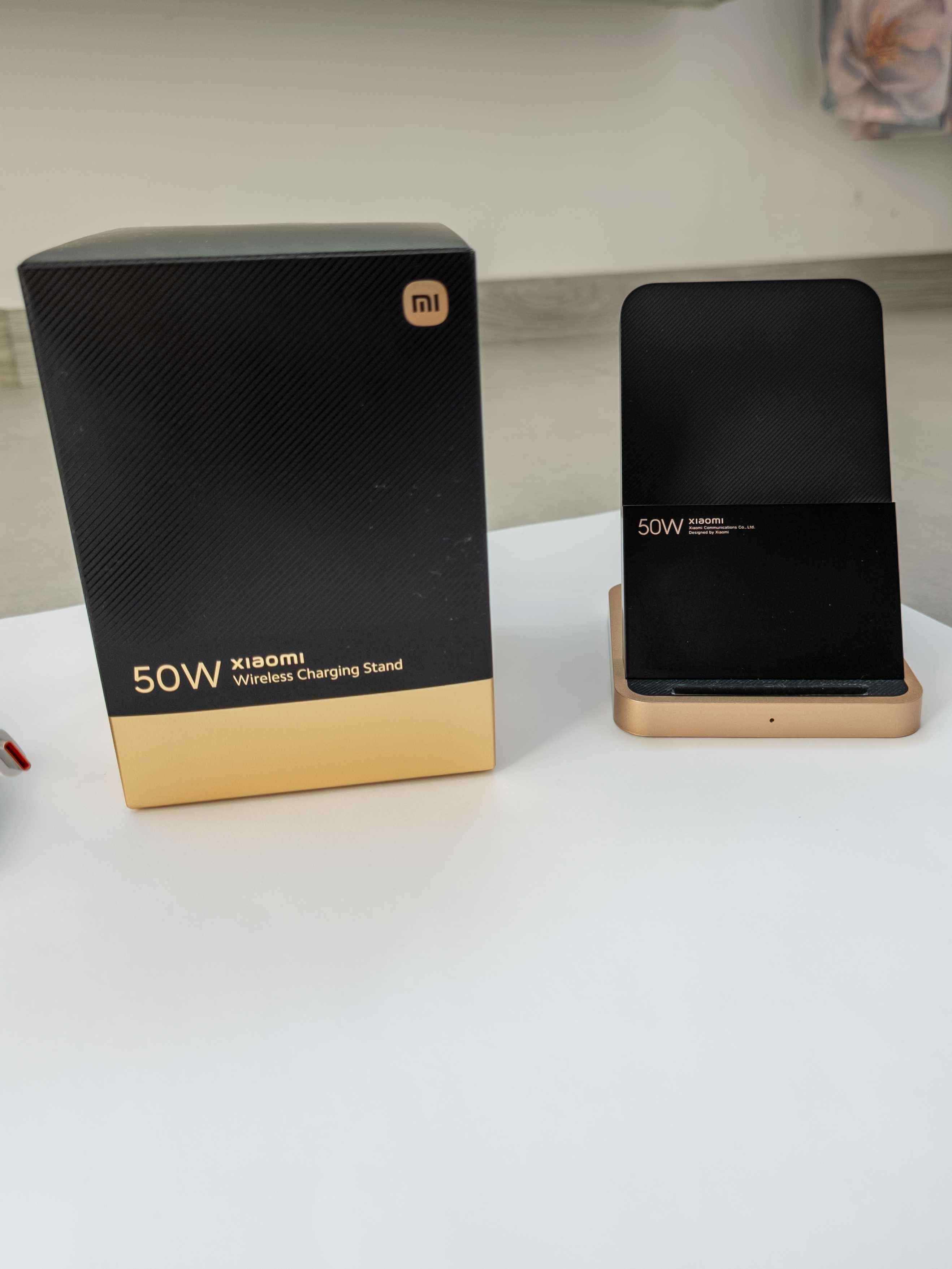 Xiaomi 13 256GB + безжично зарядно 50W + жично зарядно 67W