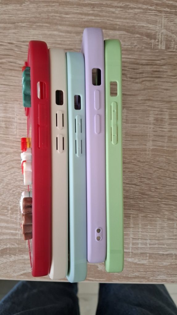 Vand 5 huse de iPhone 14