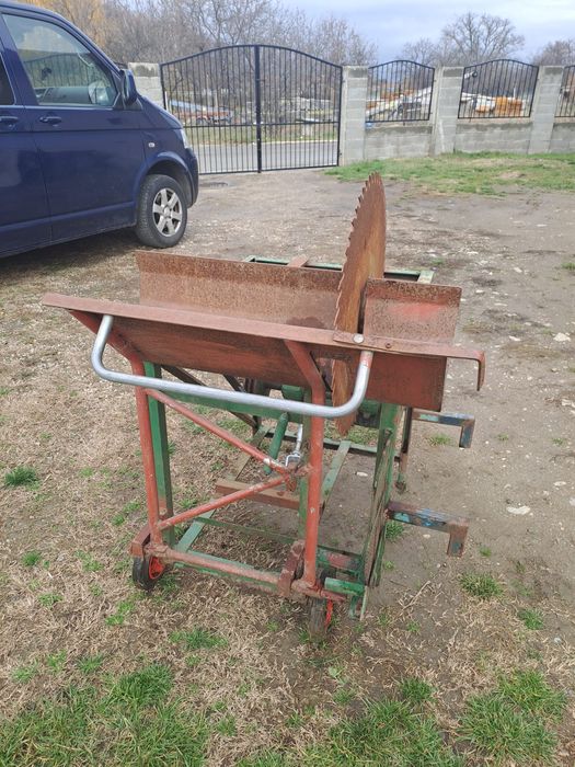 Vând circular de tăiat lemne