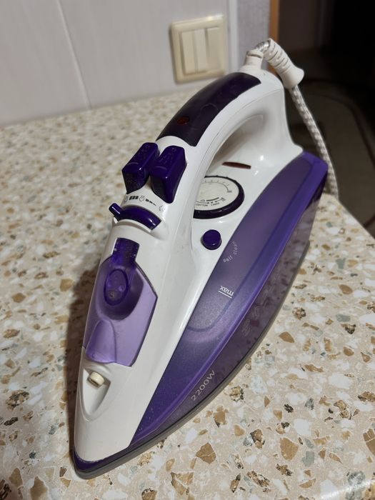 Продам утюг Vitek