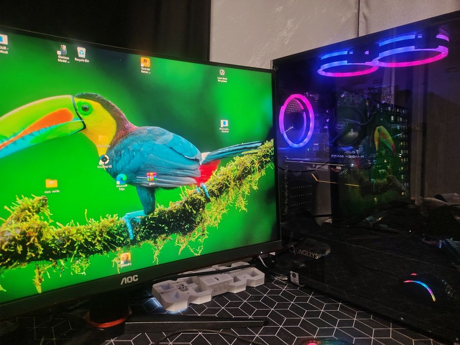 Calculator gaming și monitor + periferice