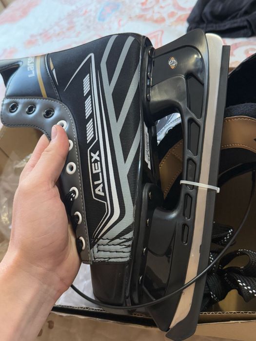 Продам новые коньки 43р