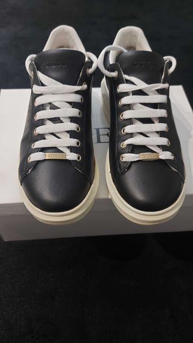 Adidasi Guess marimea 39