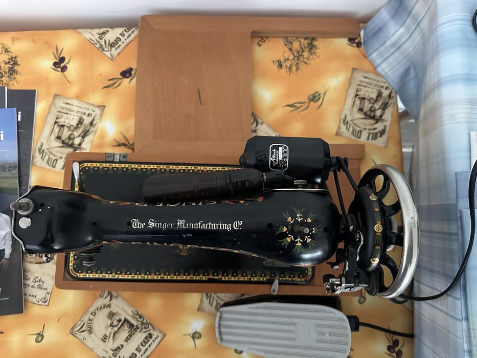 Mașina de cusut SINGER