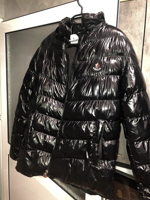 Яке Moncler размер S (отговаря на М) носено по малко от месец