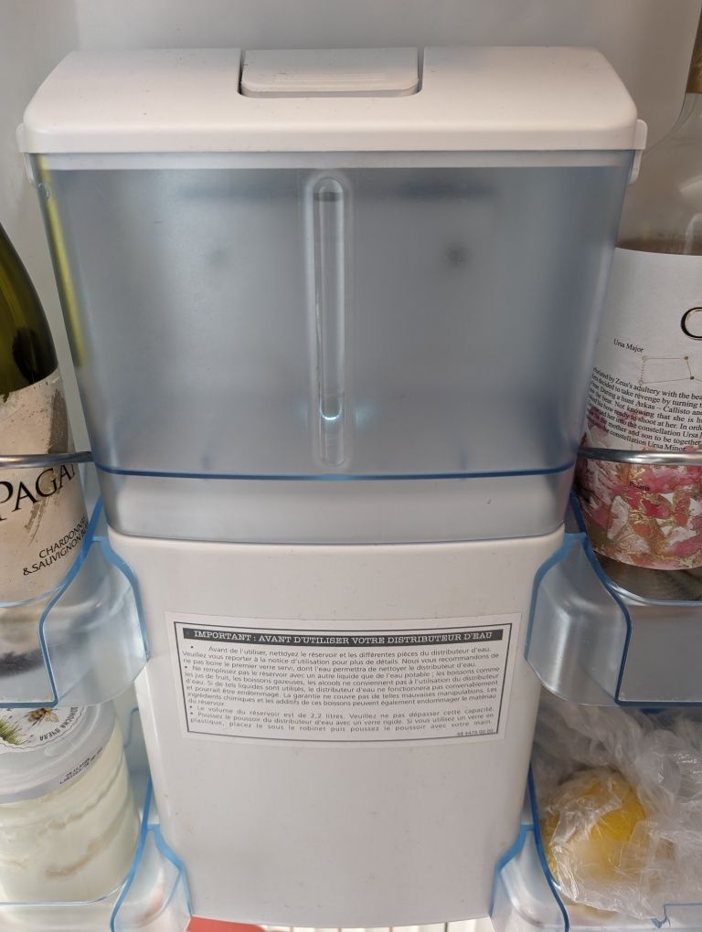 Хладилник Beko A+ с диспенсър за вода