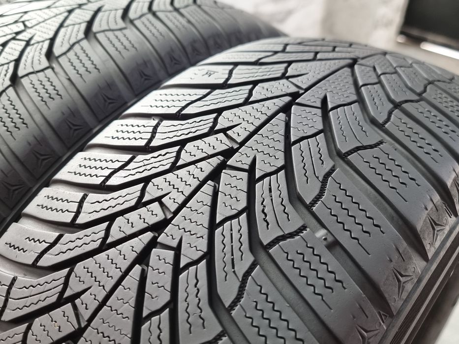 "Dot 22-23" 205/60/16 Kumho 4Броя: 300лв 7мм