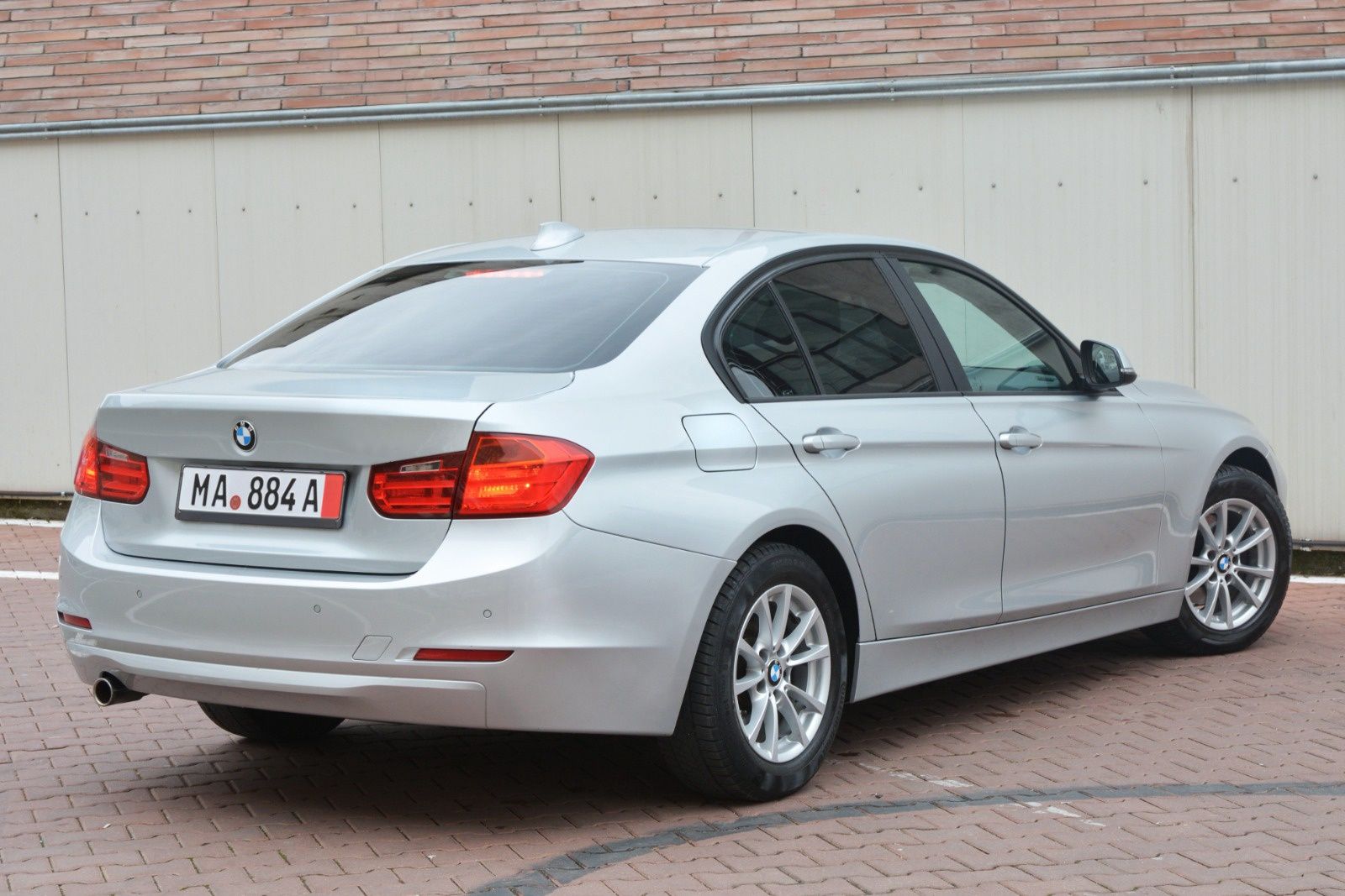 BMW Seria 3 f30 sport 2.0d 184cp 2015/suspensie/Nav/Xen/încălzire/eur5