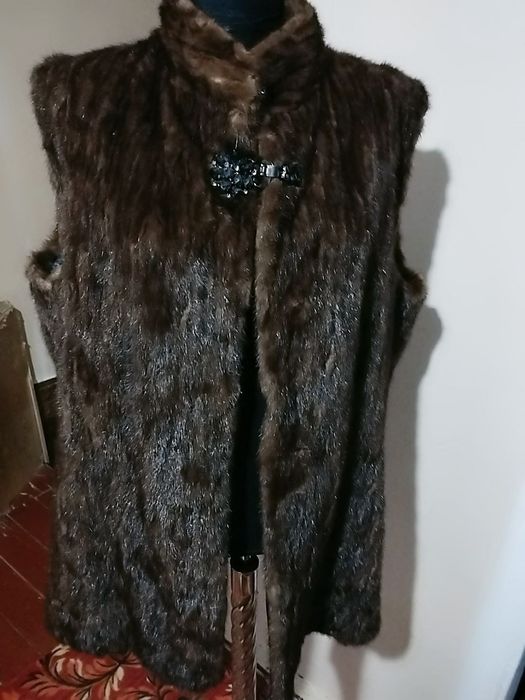 Мех натуральный Жилетки и Шубы Енот и Норка Новые