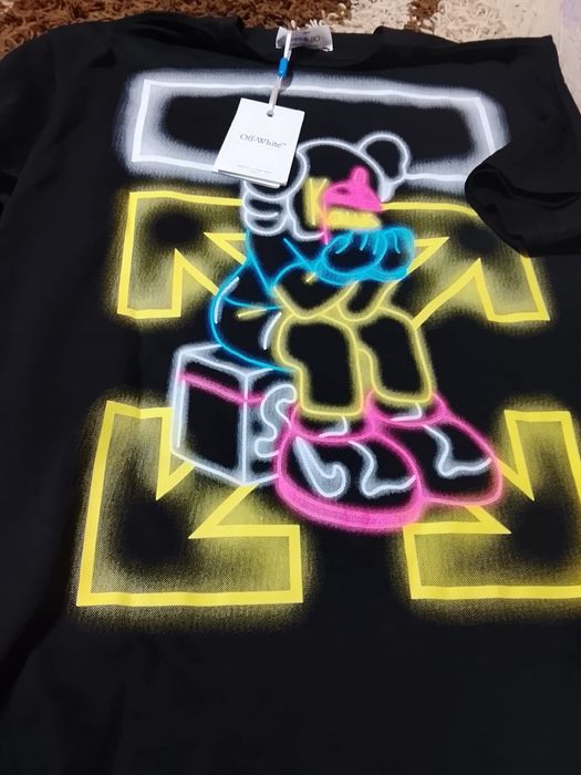 Tricouri noi cu eticheta