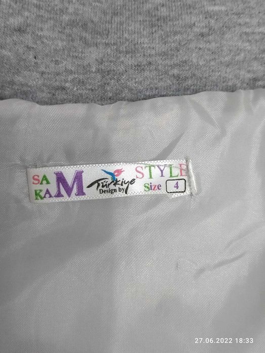 Спортивный костюм + безрукавка.