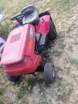 Tractoraș de tuns gazon dezmembrez sau vând complet