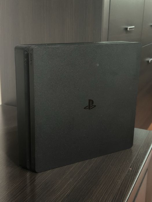 PlayStation 4 + 9 топ игри + 1 контролер – готов за игра!