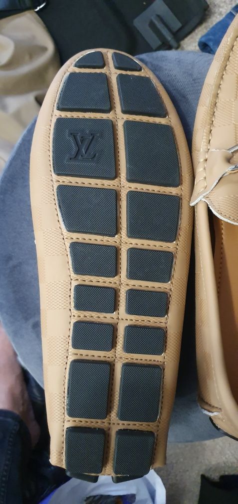 Scalpi Louis Vuitton piele 44