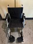 Carut medical scaun batrani handicap dizabilitati 46 cm (ca nou)