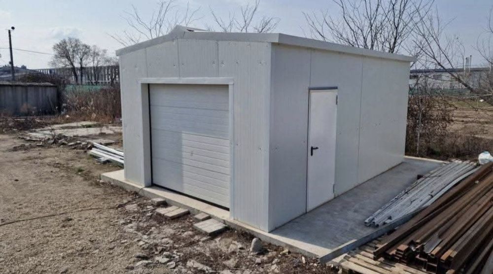 Garaj de vânzare, construit din materiale durabile și rezistente. Spaț