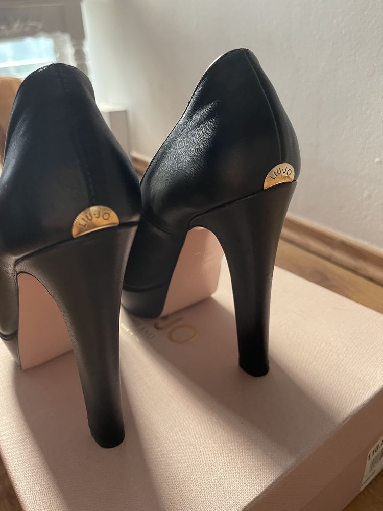 Черни обувки на висок ток Liu Jo от естествена кожа размер 38