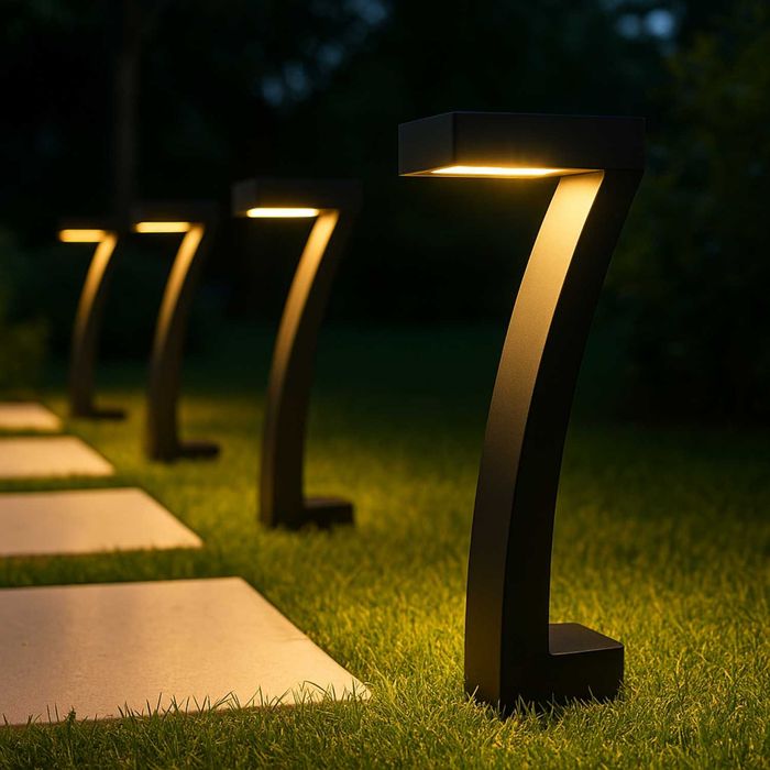 Set 4 lumini de gradina cu incarcare solara, durata de 12 ore