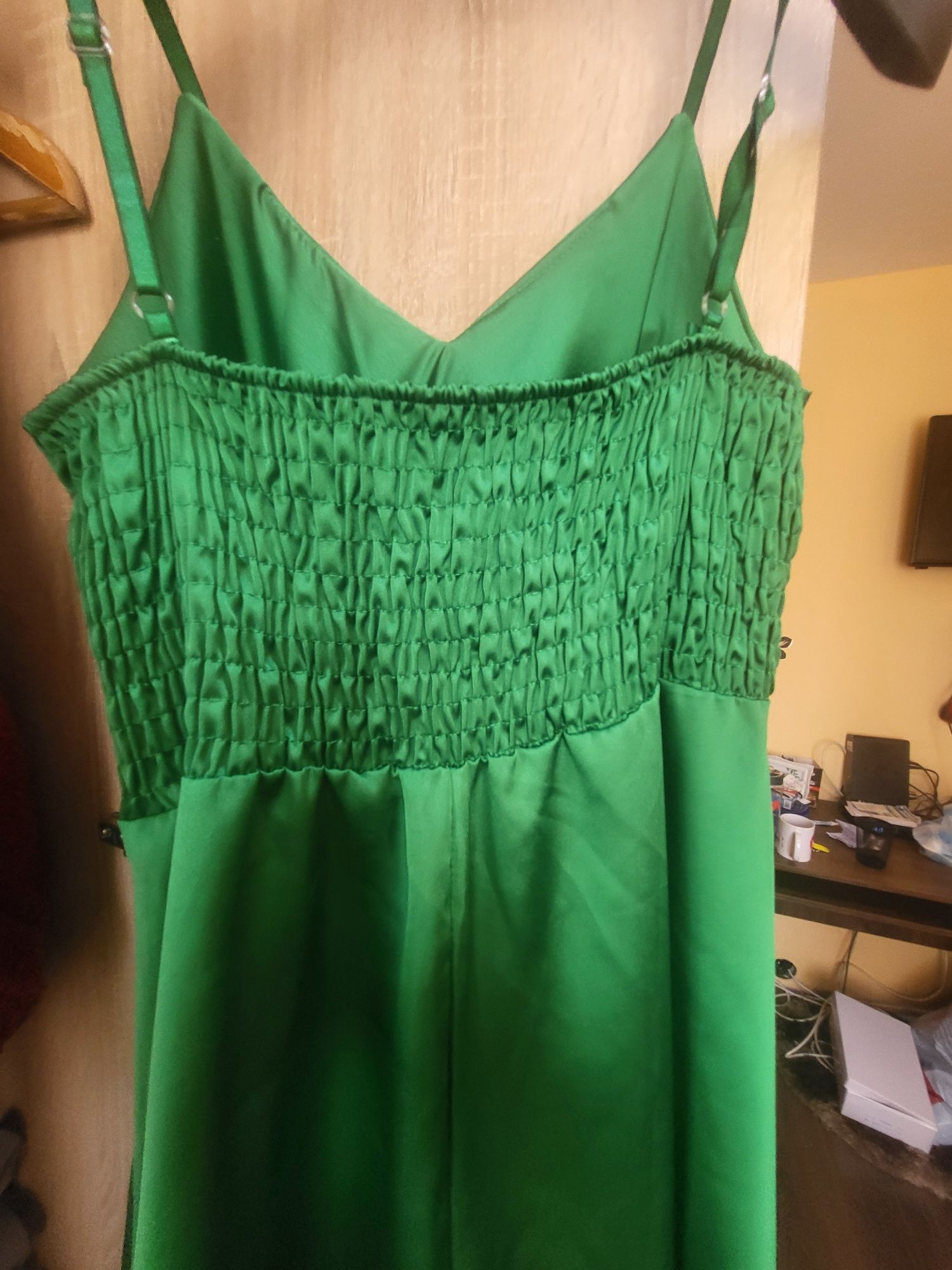 Rochie verde,  stare buna