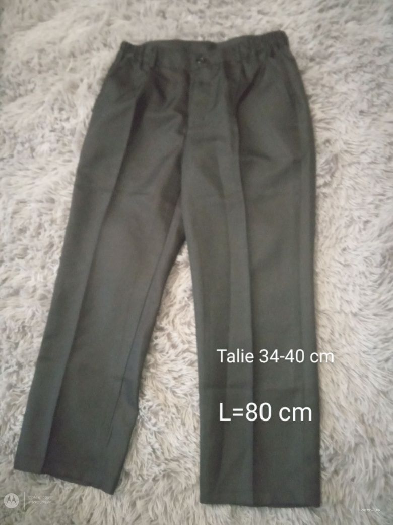 Vând pantaloni de costum