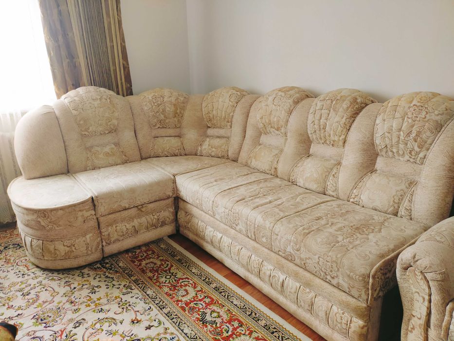 Угловой диван и кресло