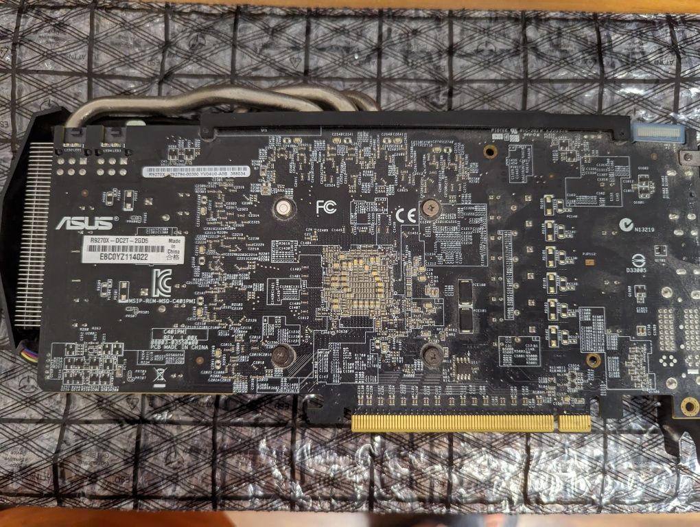 Vând placa video Asus R9 270X