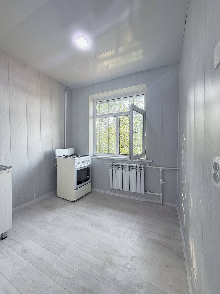 Срочно продаеться квартира в чирчике 8микрарайоне центре