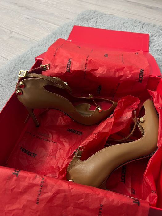 Pantofi Hardot noi