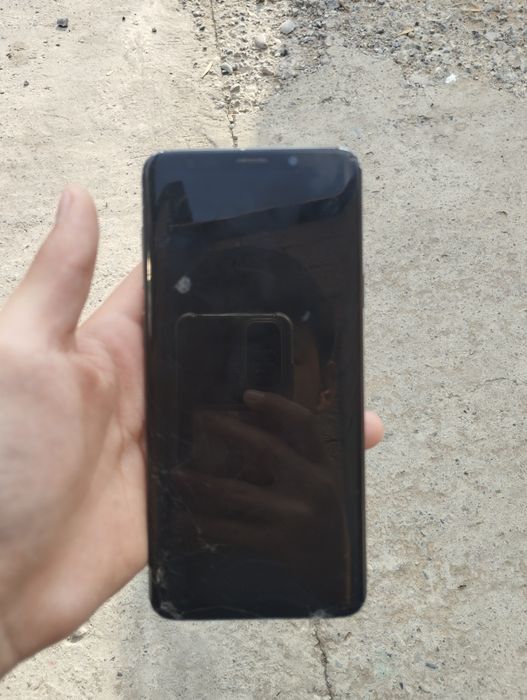 Обменяю Самсунг с9+