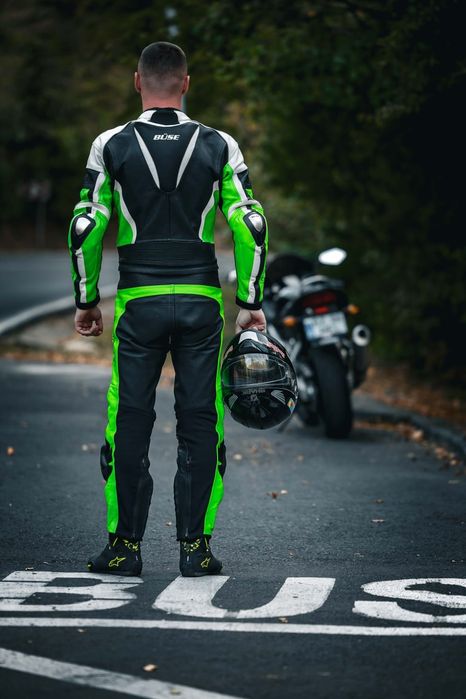 Vând costum moto 2 piese BUSE