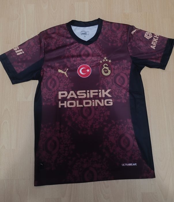 Продавам Тениска на Галатасарай