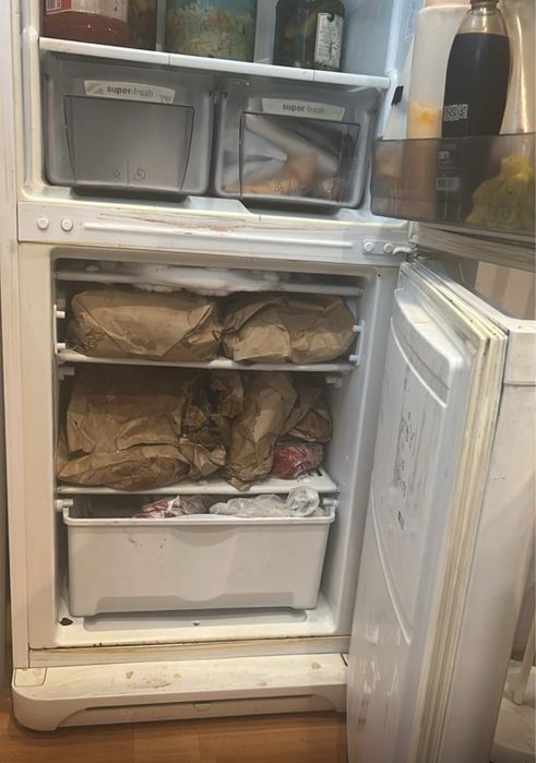 Продается холодильник Ariston