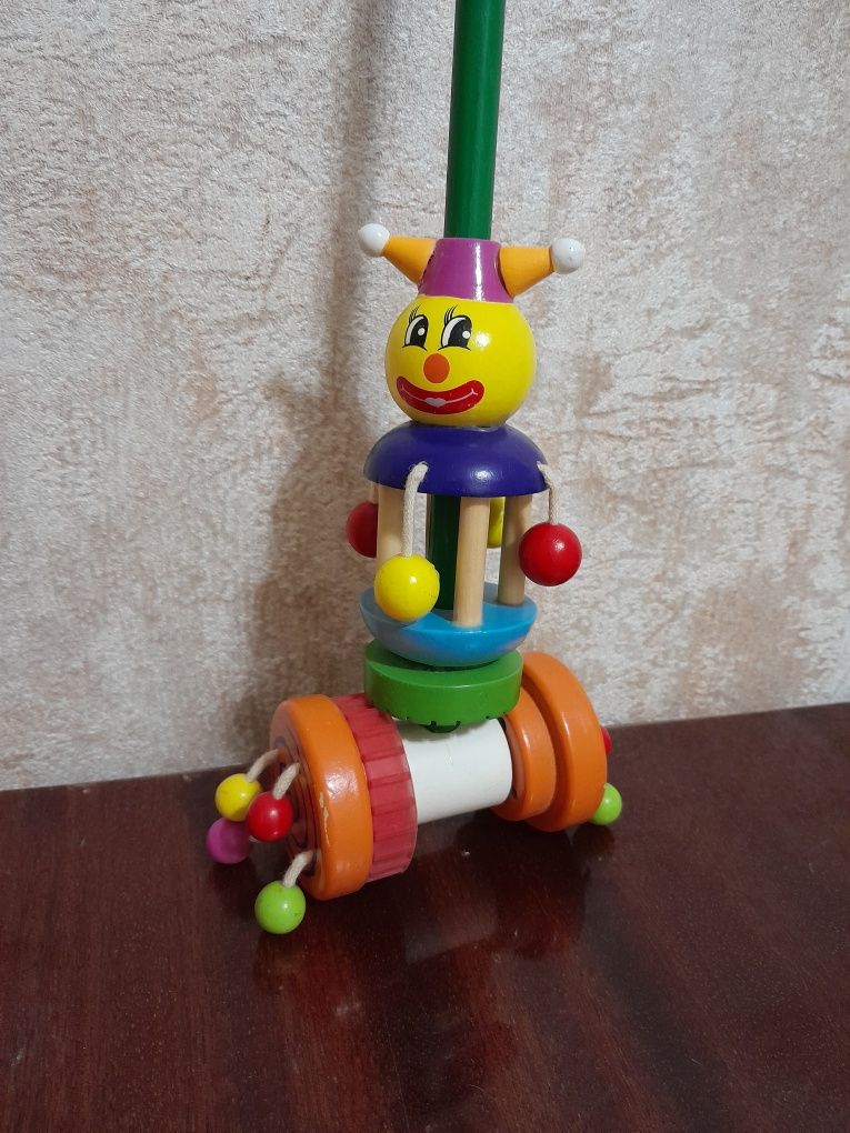 Игрушка каталка  на палке клоун из дерева